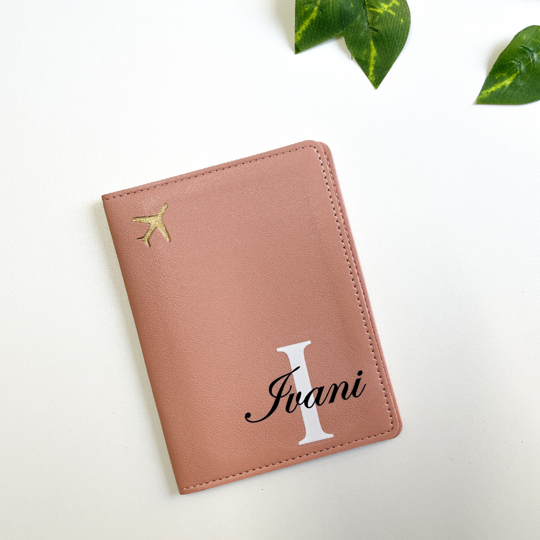 Capa / Porta Passaporte personalizado com seu nome e iniciais Preto