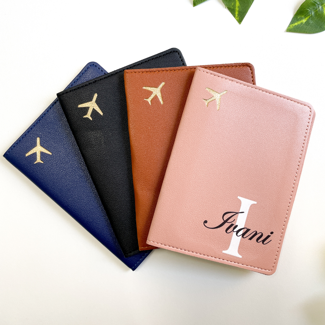 Capa / Porta Passaporte personalizado com seu nome e iniciais Preto