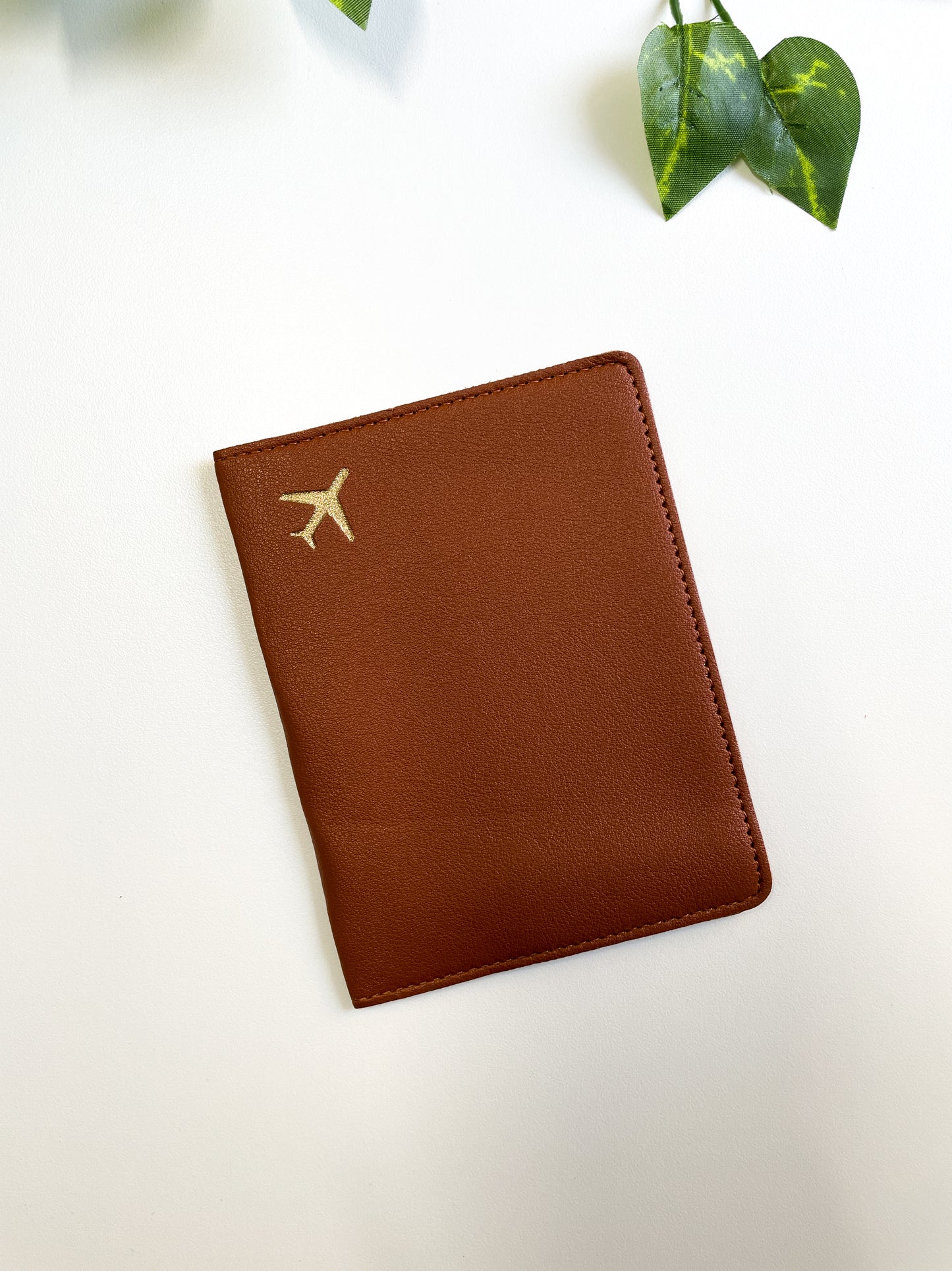 Capa / Porta Passaporte personalizado com seu nome e iniciais Preto