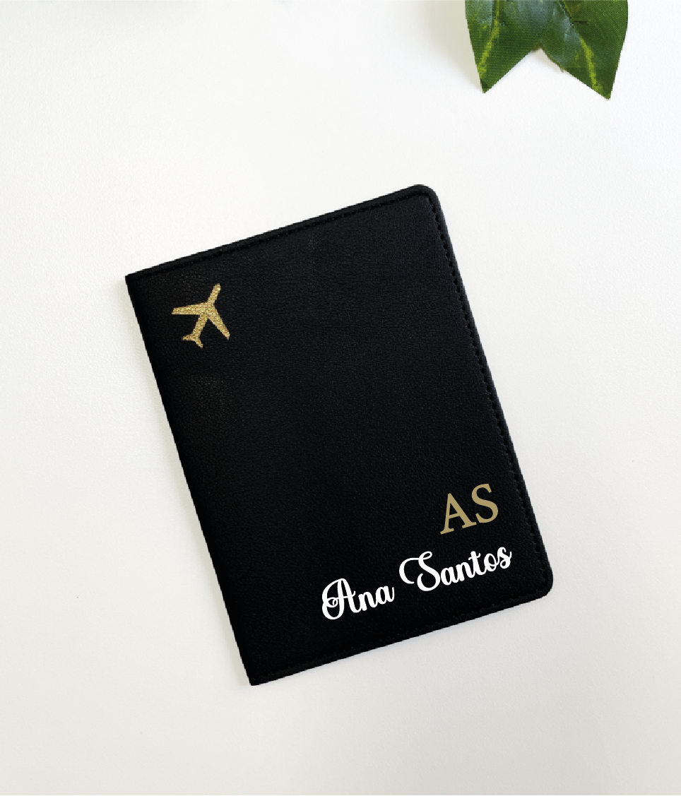 Capa / Porta Passaporte personalizado com seu nome e iniciais Preto
