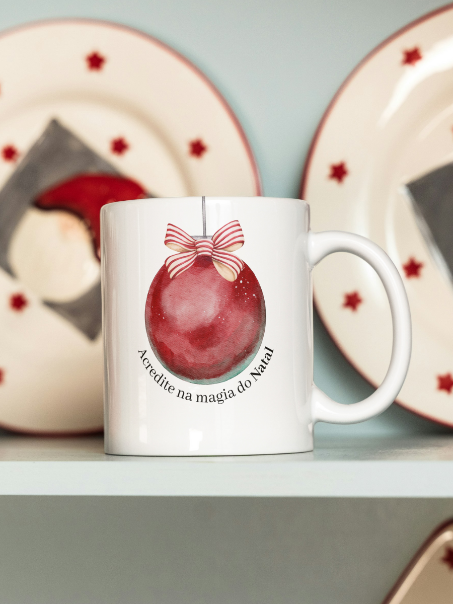 Caneca de Natal em cerâmica branca com estampa temática natalícia.