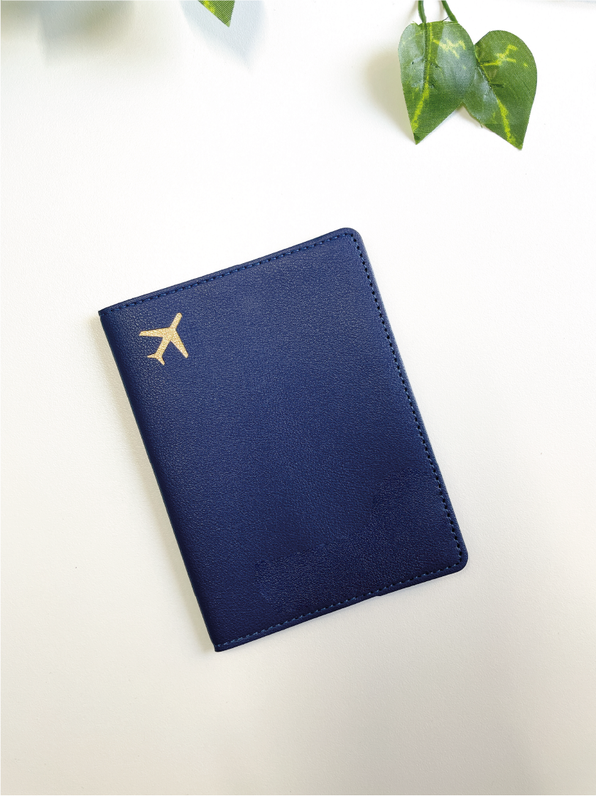 Capa / Porta Passaporte personalizado com seu nome e iniciais Preto