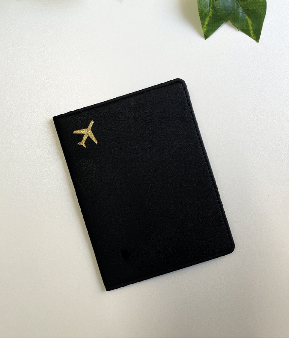 Capa / Porta Passaporte personalizado com seu nome e iniciais Preto