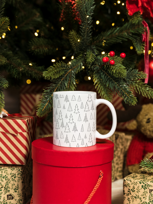 Caneca de Natal em cerâmica branca com estampa temática natalícia.