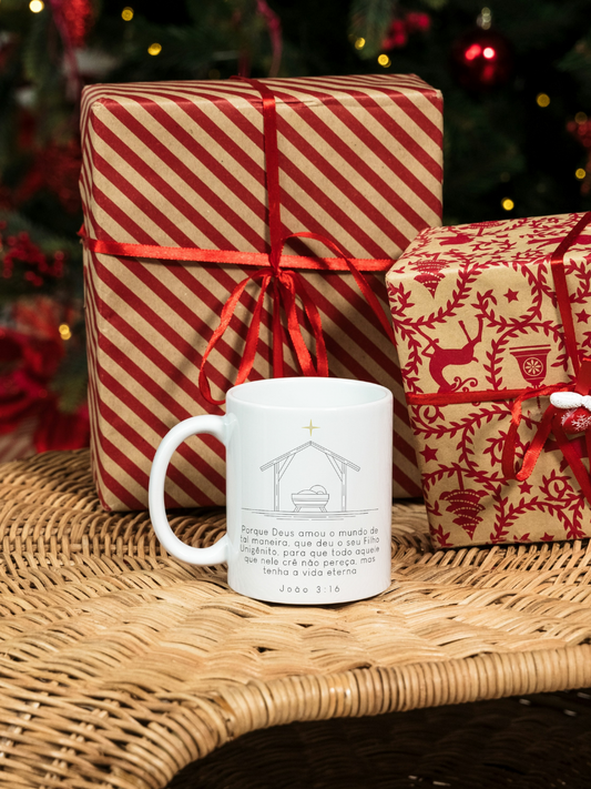 Caneca de Natal em cerâmica branca com estampa temática natalícia.