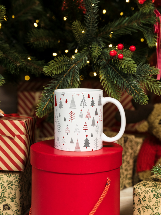 Caneca de Natal em cerâmica branca com estampa temática natalícia.