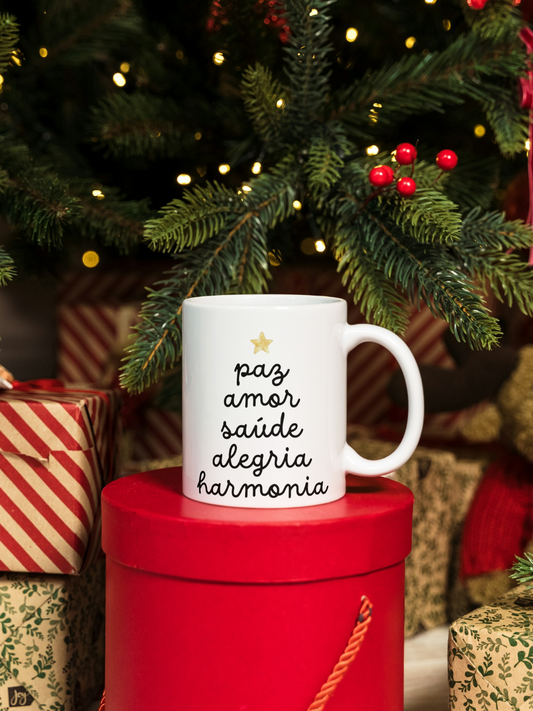 Caneca de Natal em cerâmica branca com estampa temática natalícia.