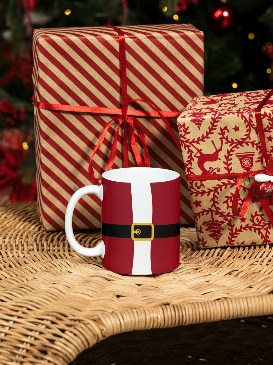 Caneca de Natal em cerâmica branca com estampa temática natalícia.