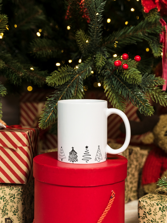 Caneca de Natal em cerâmica branca com estampa temática natalícia.