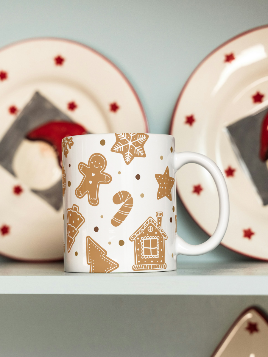 Caneca de Natal em cerâmica branca com estampa temática natalícia.