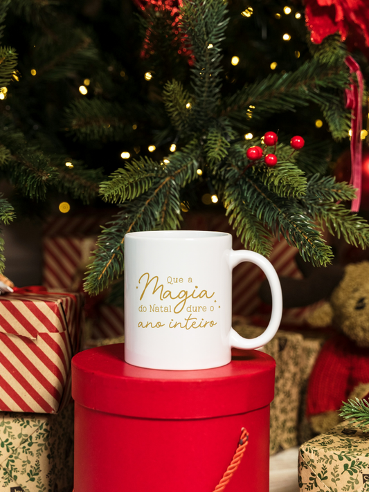 Caneca de Natal em cerâmica branca com estampa temática natalícia.