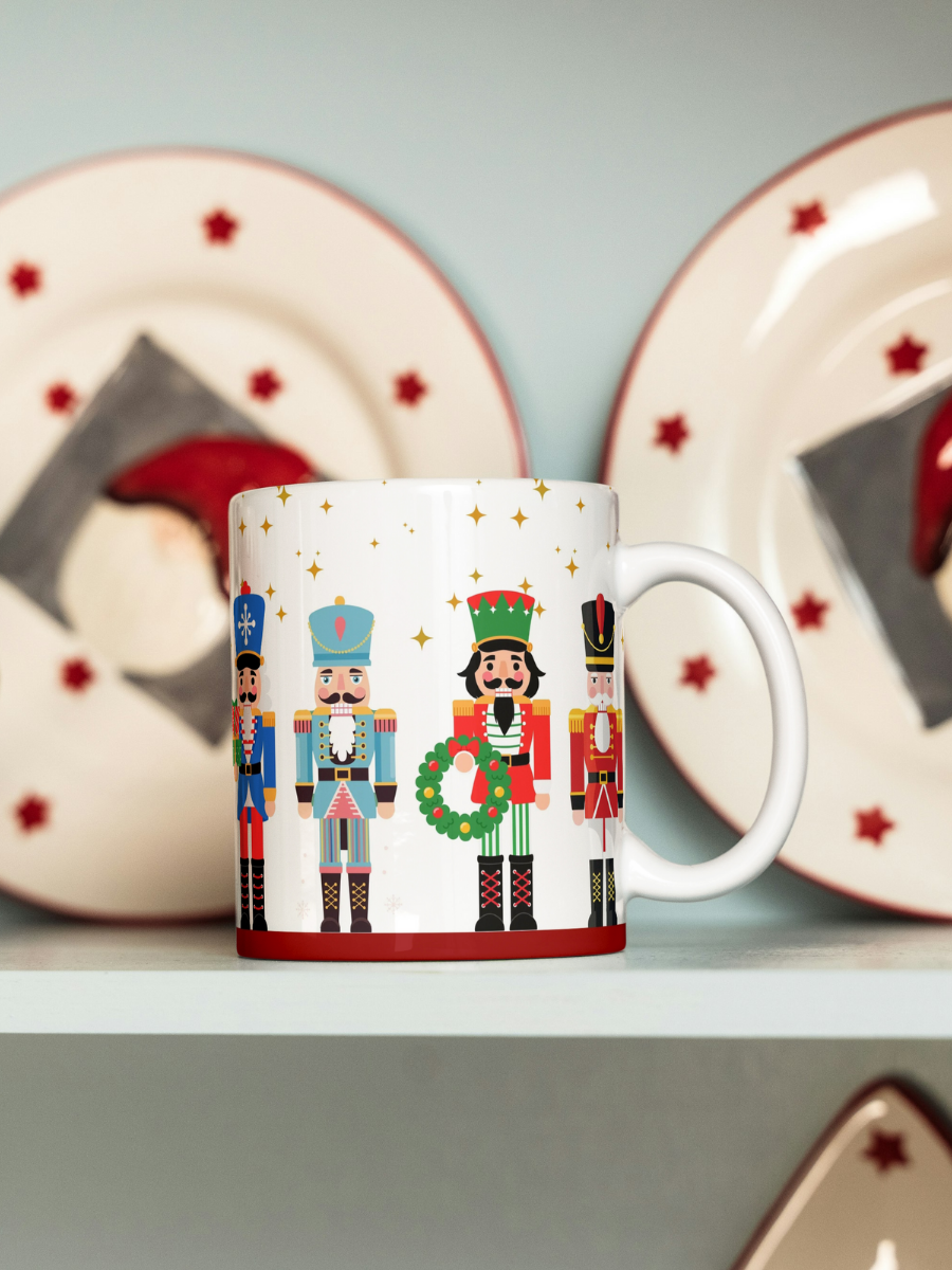 Caneca de Natal em cerâmica branca com estampa temática natalícia.