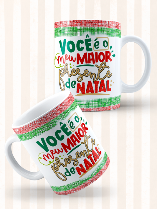 Caneca de Natal em cerâmica branca com estampa temática natalícia.